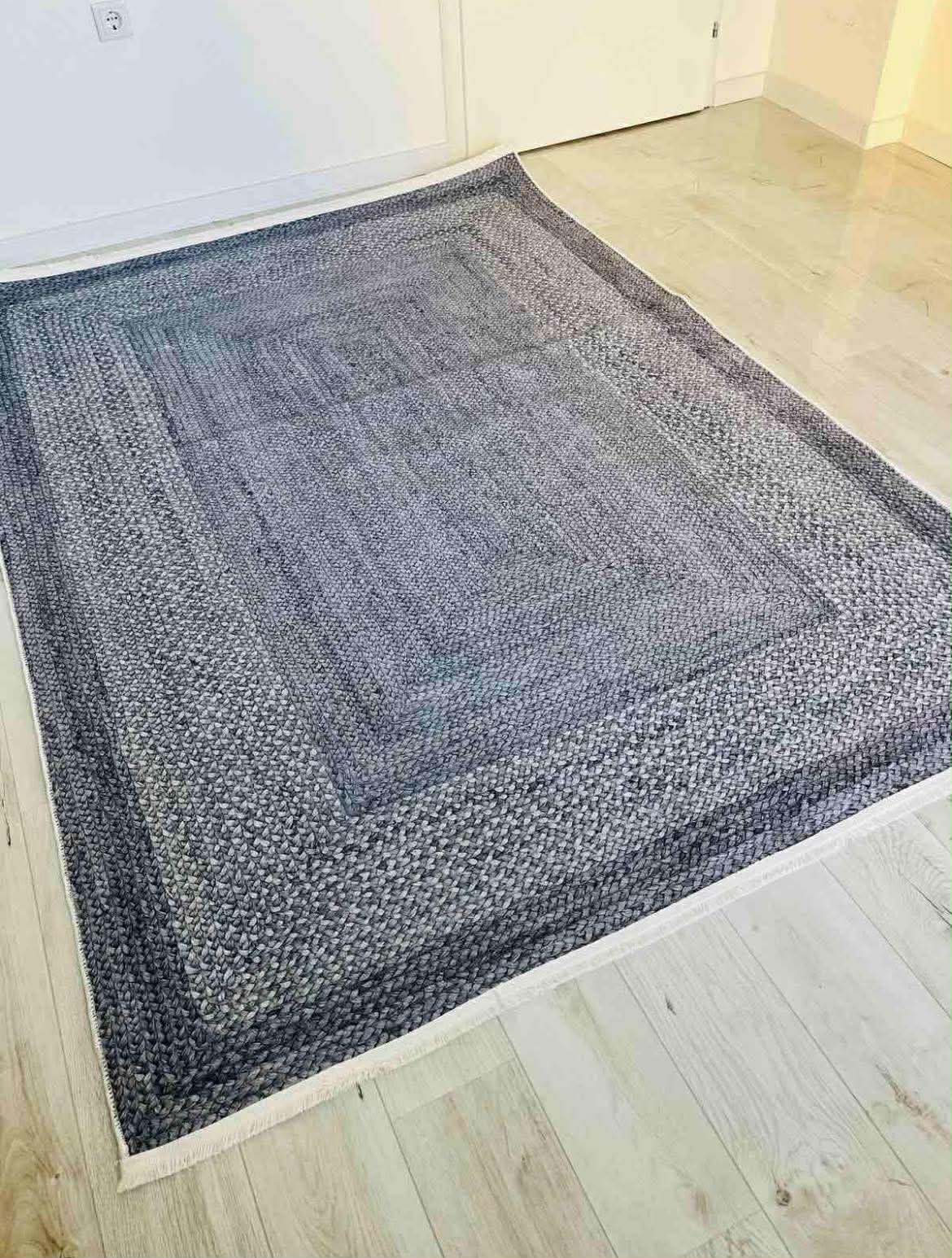 GUMIRANI TEPISI I STAZE SA NEKLIZAJUĆOM PODLOGOM