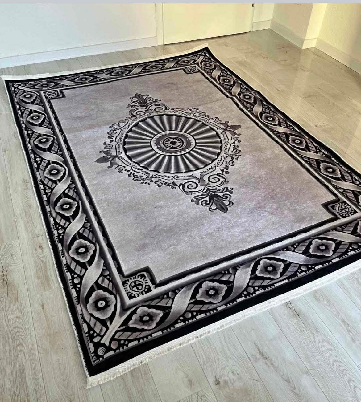 GUMIRANI TEPISI I STAZE SA NEKLIZAJUĆOM PODLOGOM